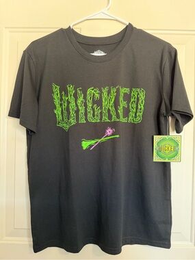 Wicked Universal Black Graphic T-Shirt NWT Size M
